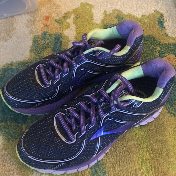 Brooks Shoes - Brooks
